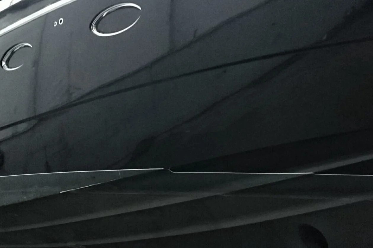 Princess Flybridge 64ft — Oracle Black Gloss hull wrap