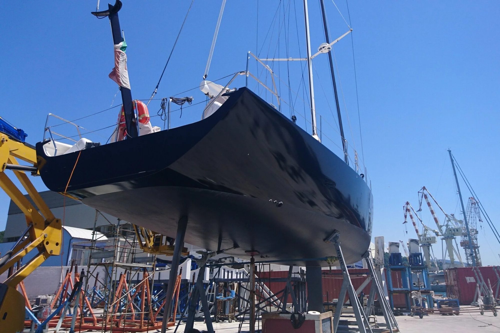 Hanse 508 — 3M Metallic Black hull wrap