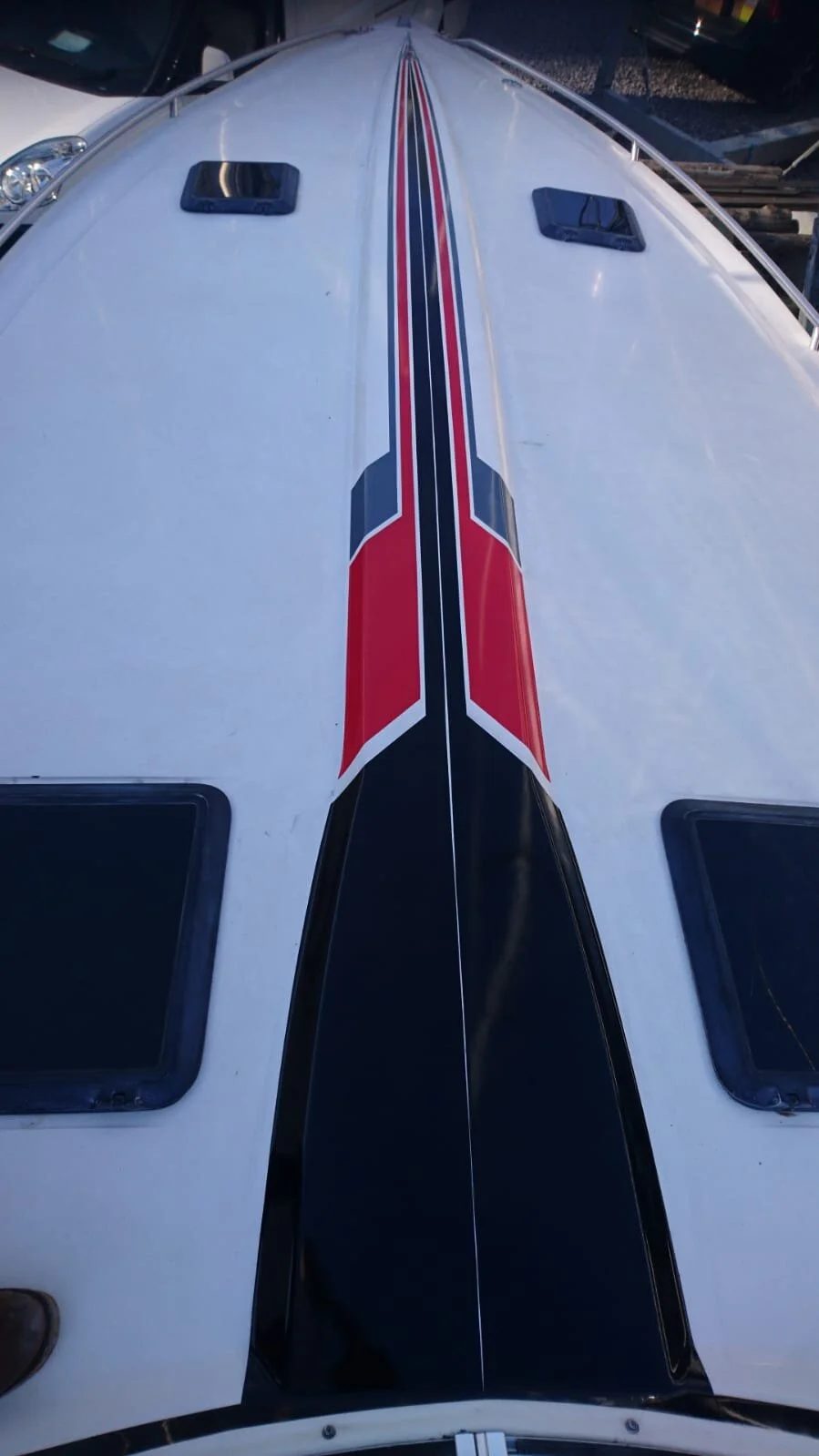Bayliner sheerline — Stripe set out and fitted