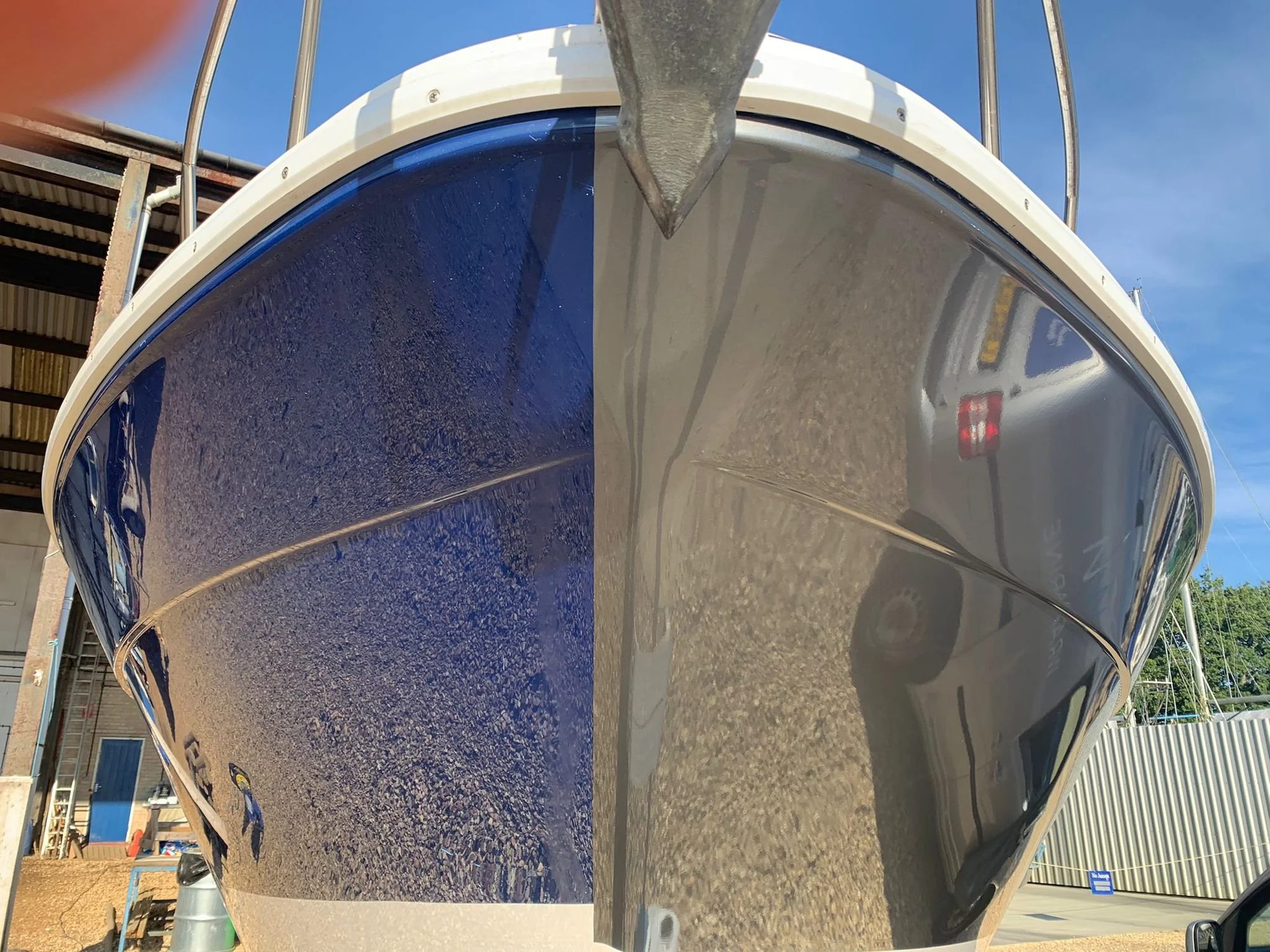 Hull detail — Gloss film, finished edge