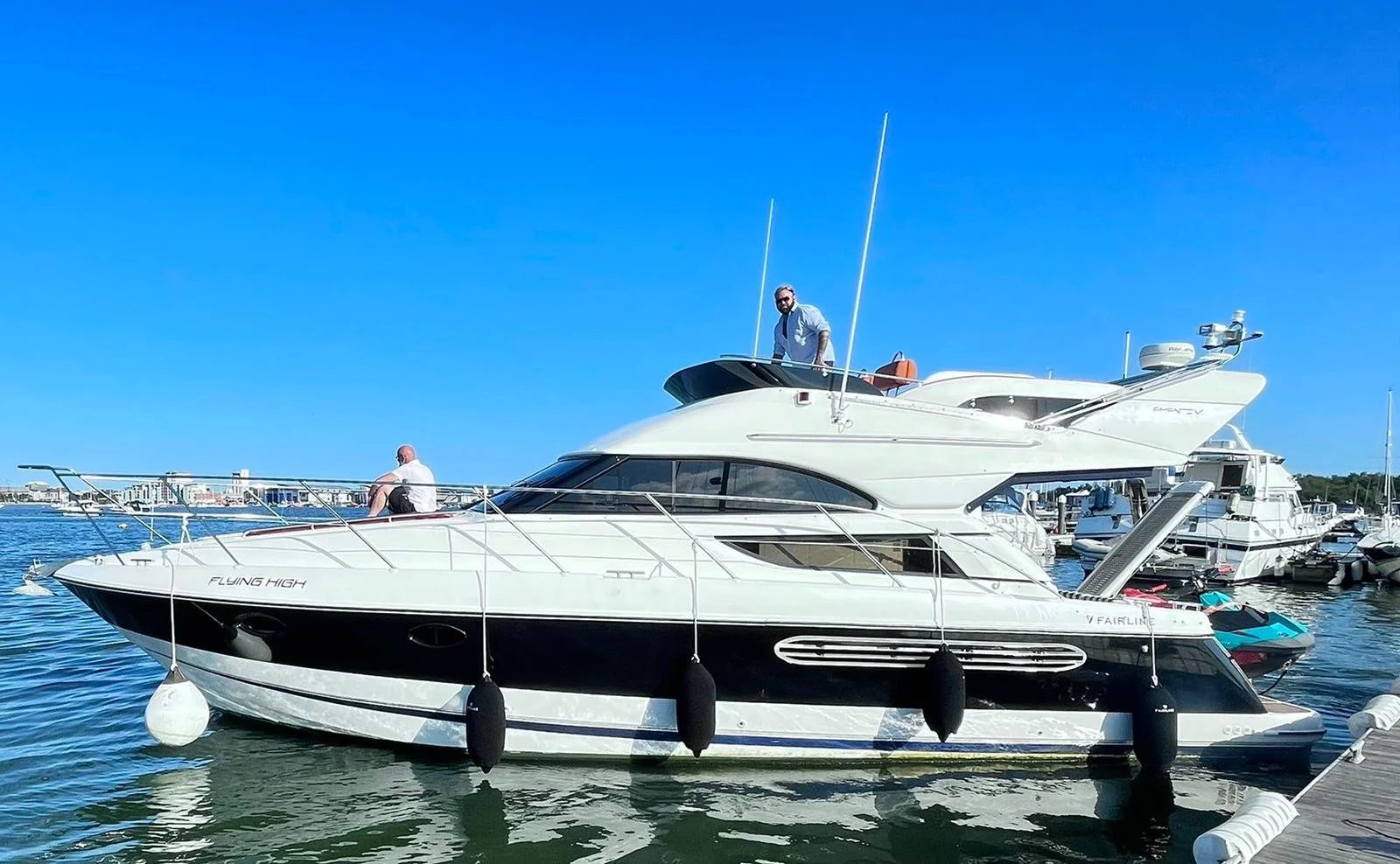Motor yacht — Hull wrap, ashore