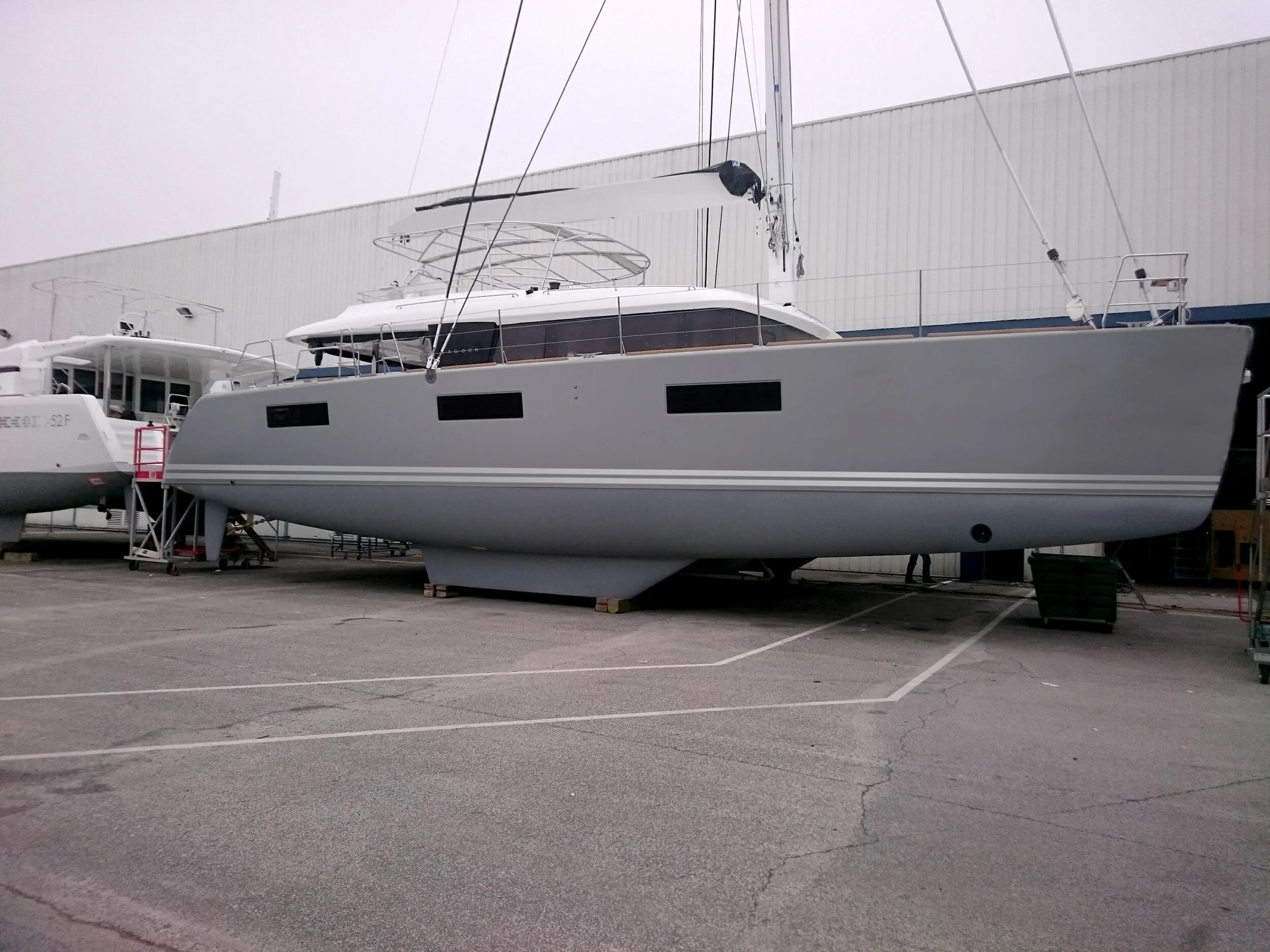 Sailing yacht — Hull wrap and boot top