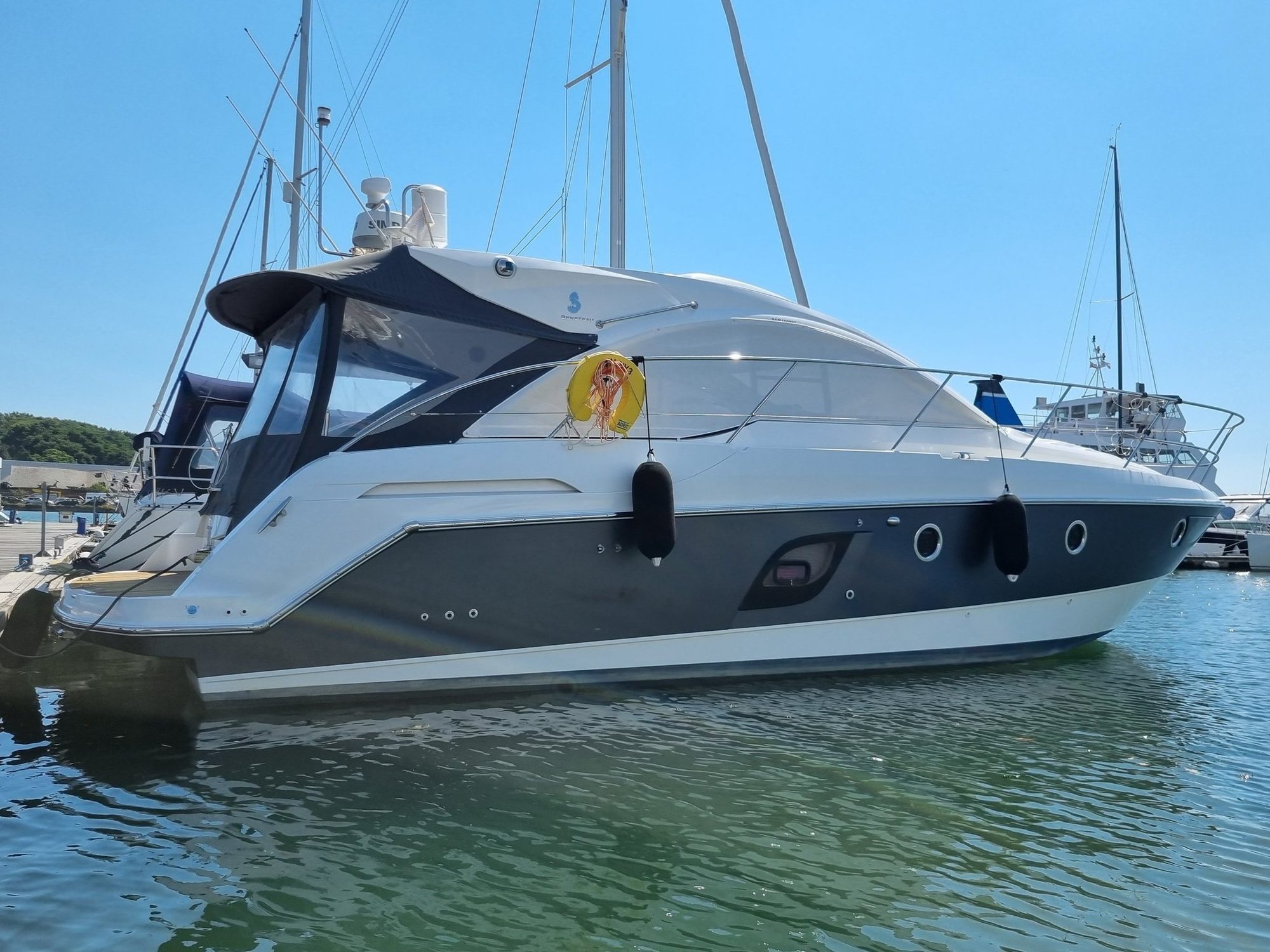 Sports cruiser — Full hull colour change