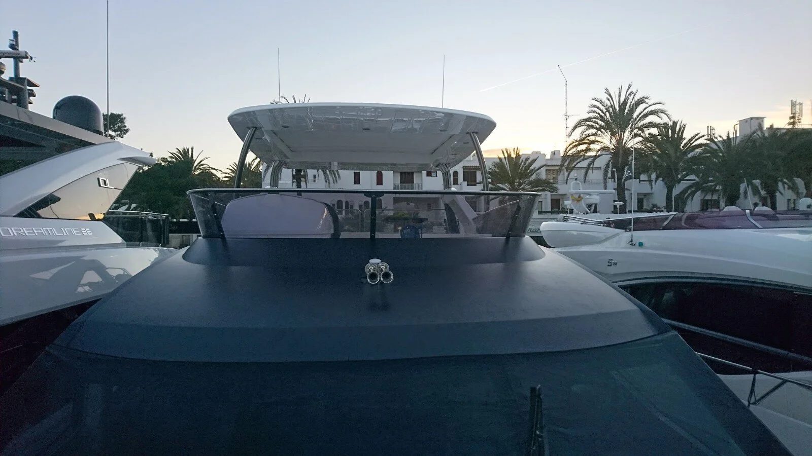 Foredeck — Superstructure trim